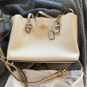 Coach Women's tote bag. mollie tote bag 25